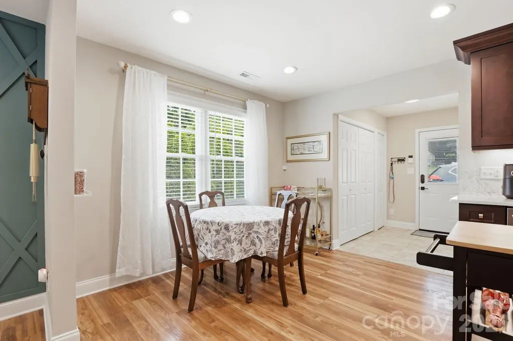 4927 Farm Pond Lane Charlotte NC 28212