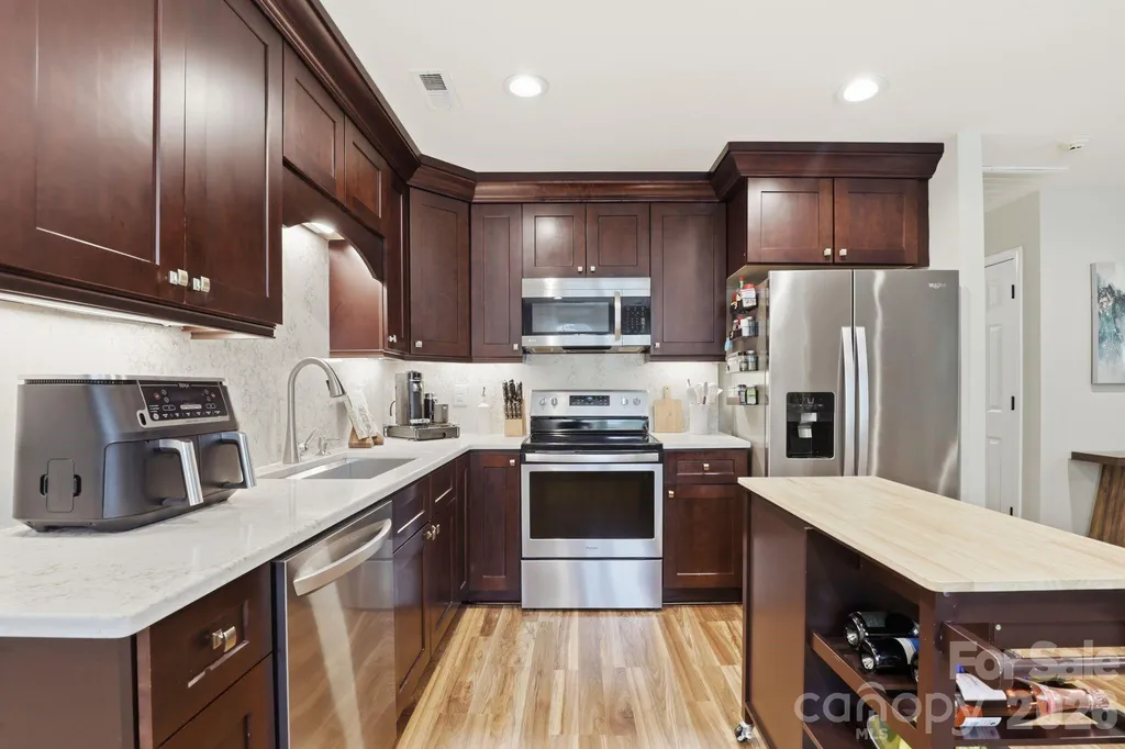 4927 Farm Pond Lane Charlotte NC 28212