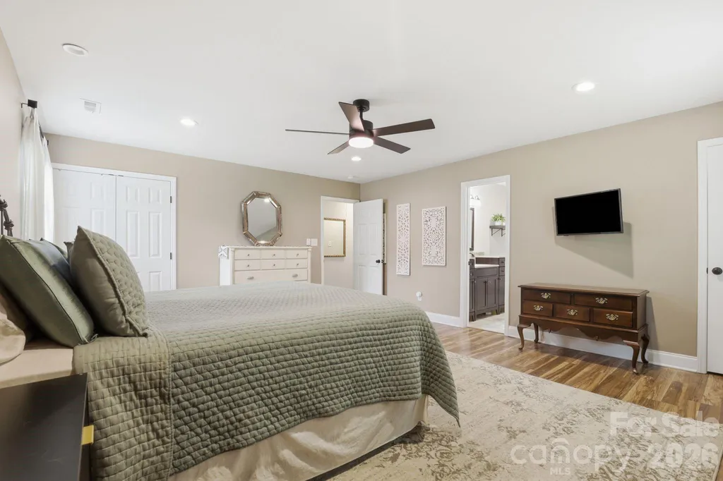 4927 Farm Pond Lane Charlotte NC 28212