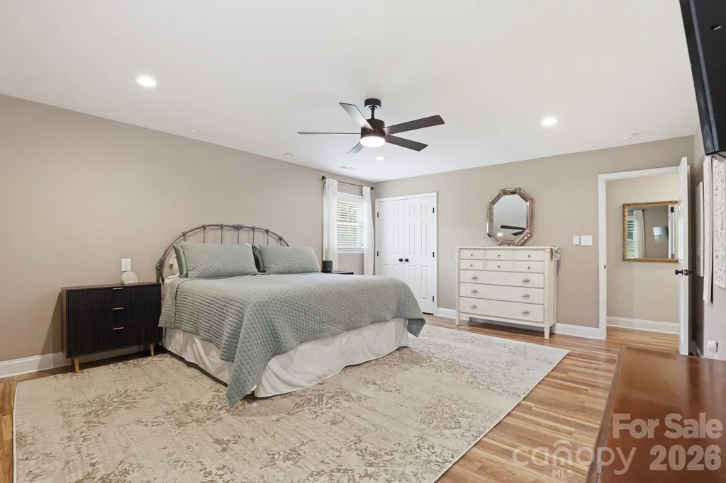 4927 Farm Pond Lane Charlotte NC 28212