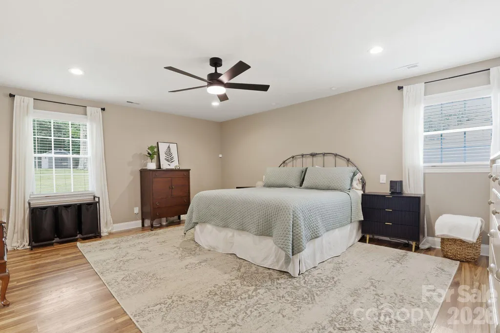 4927 Farm Pond Lane Charlotte NC 28212