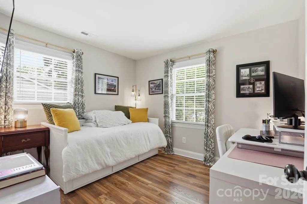 4927 Farm Pond Lane Charlotte NC 28212