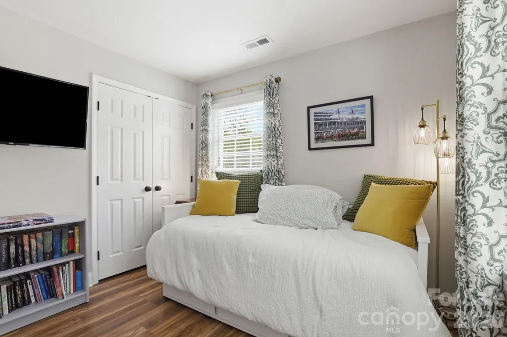 4927 Farm Pond Lane Charlotte NC 28212