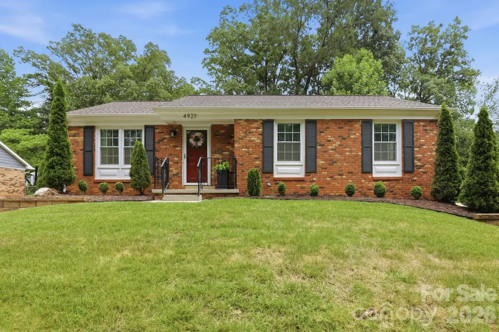 4927 Farm Pond Lane Charlotte NC 28212