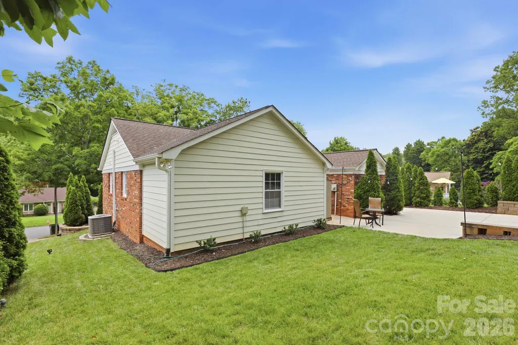 4927 Farm Pond Lane Charlotte NC 28212