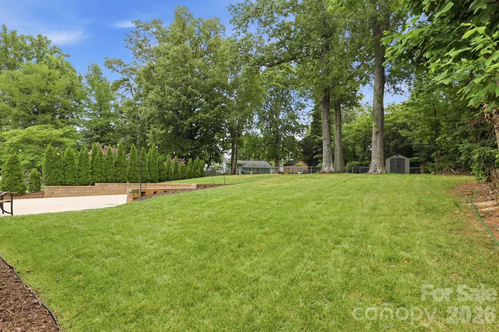 4927 Farm Pond Lane Charlotte NC 28212