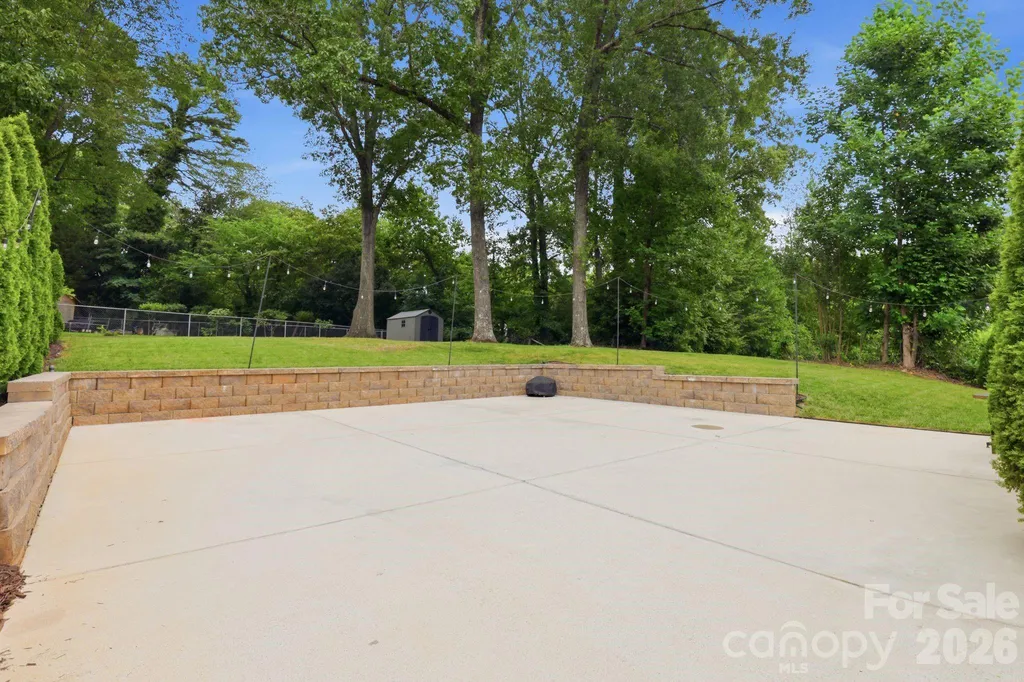 4927 Farm Pond Lane Charlotte NC 28212