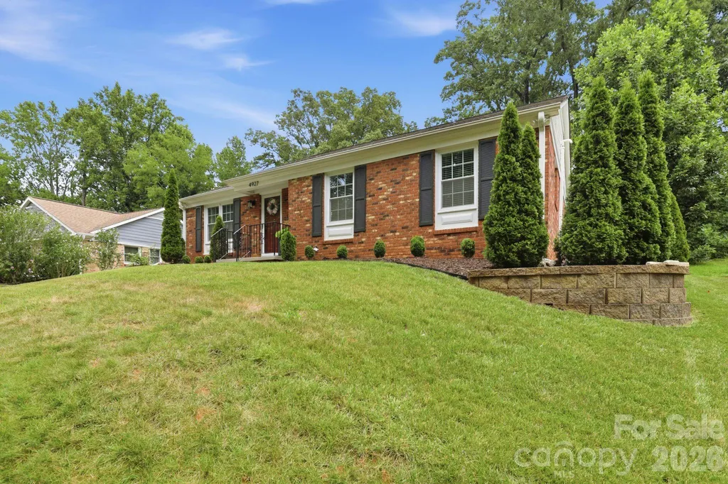 4927 Farm Pond Lane Charlotte NC 28212