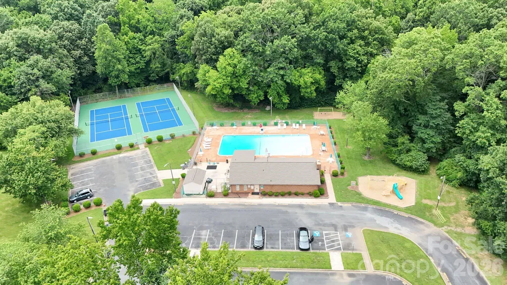 4927 Farm Pond Lane Charlotte NC 28212