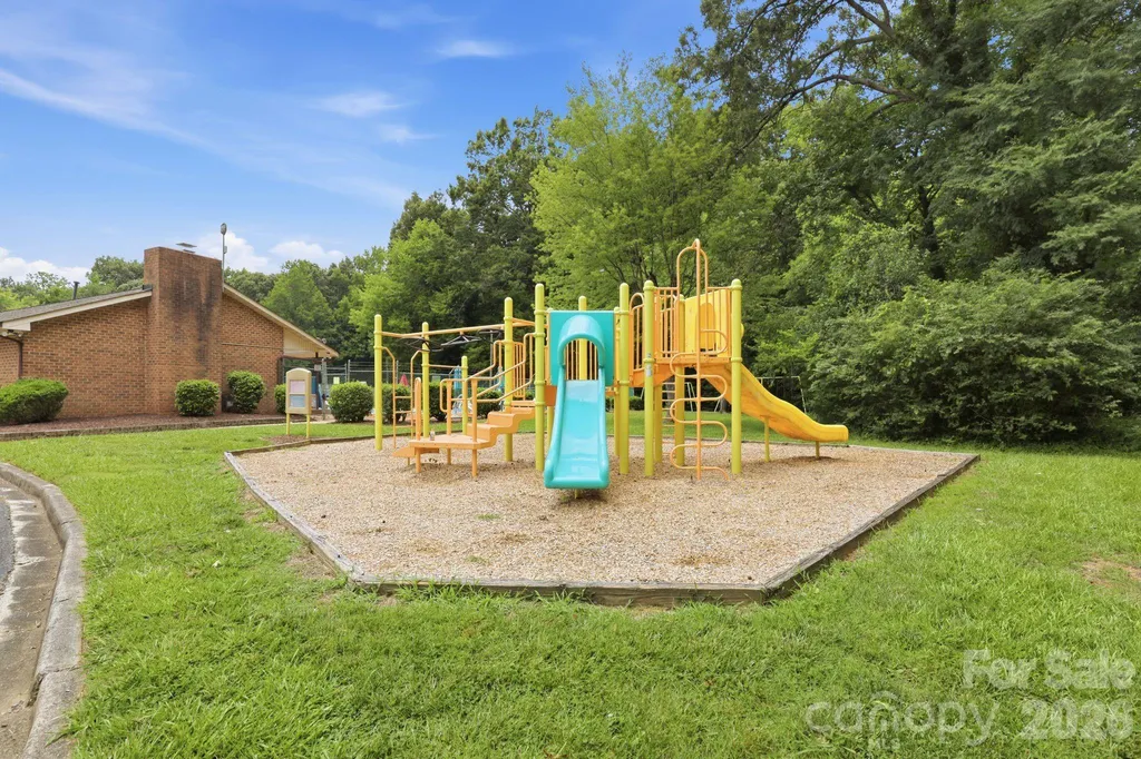 4927 Farm Pond Lane Charlotte NC 28212