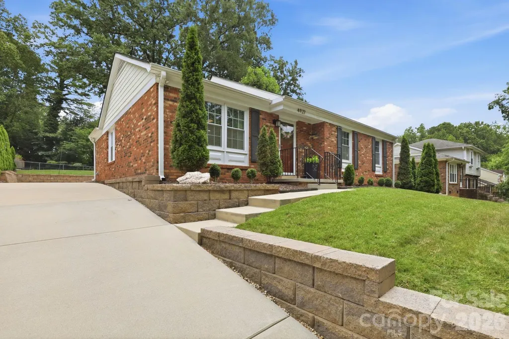 4927 Farm Pond Lane Charlotte NC 28212