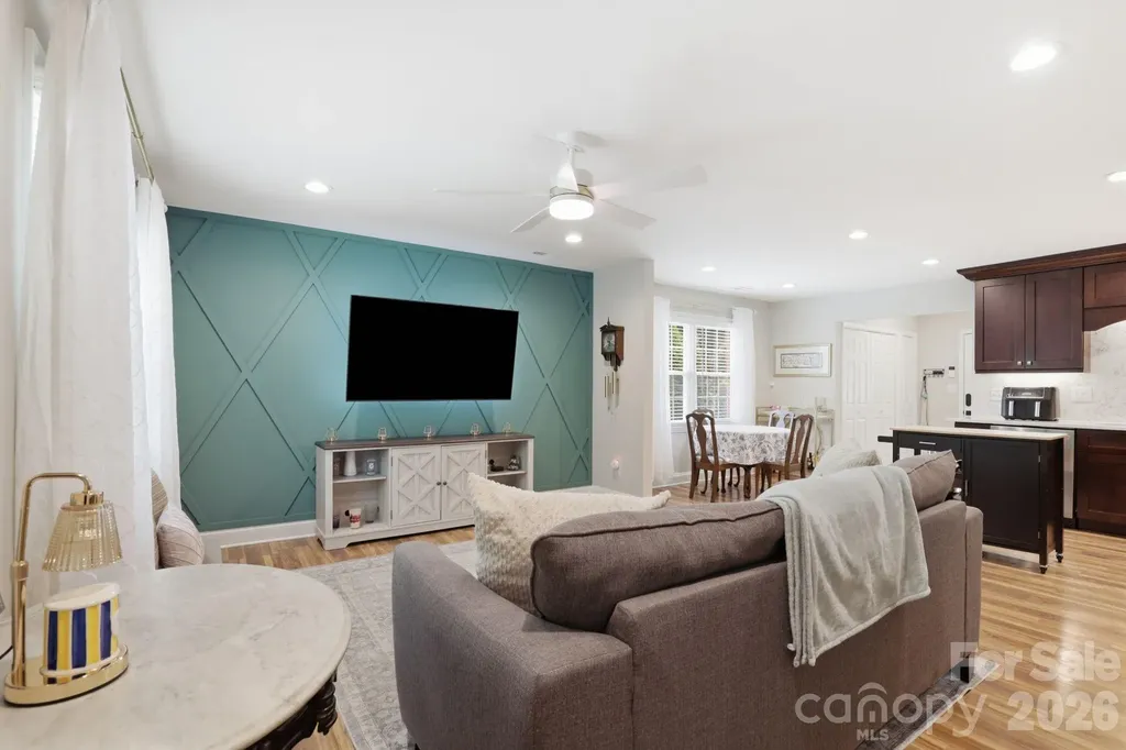 4927 Farm Pond Lane Charlotte NC 28212
