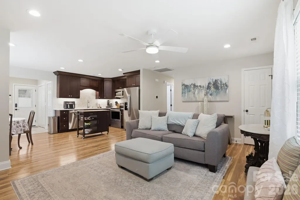 4927 Farm Pond Lane Charlotte NC 28212