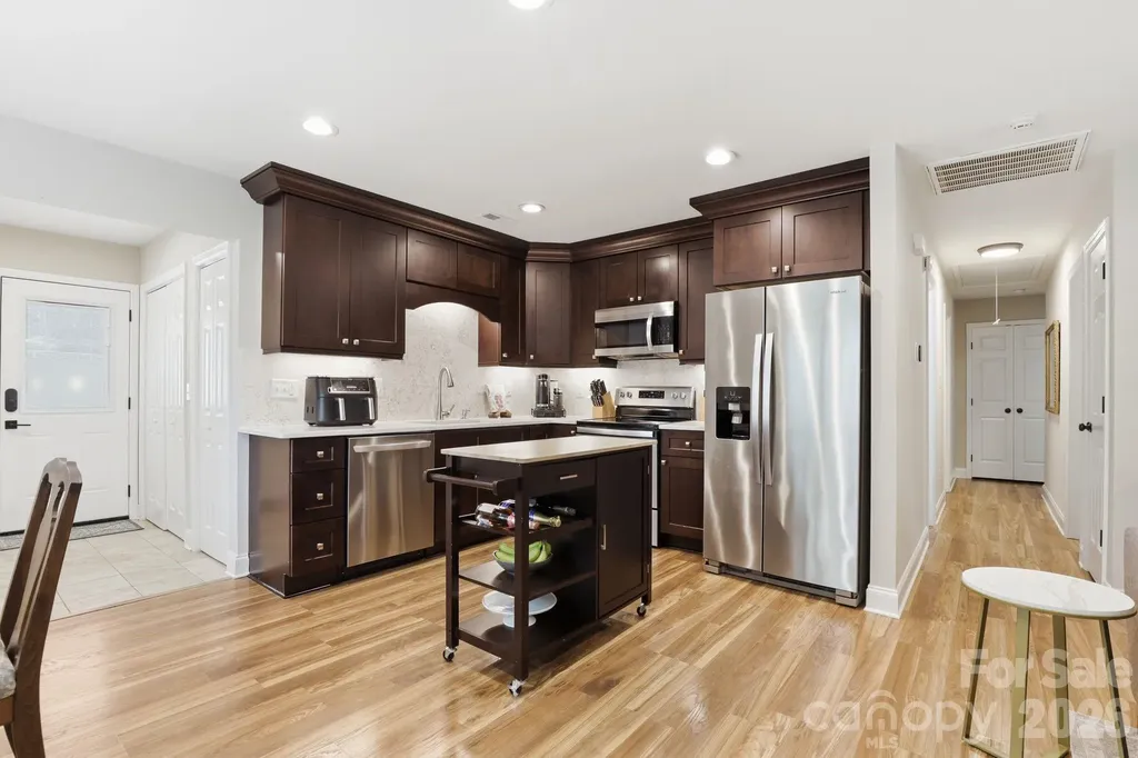 4927 Farm Pond Lane Charlotte NC 28212