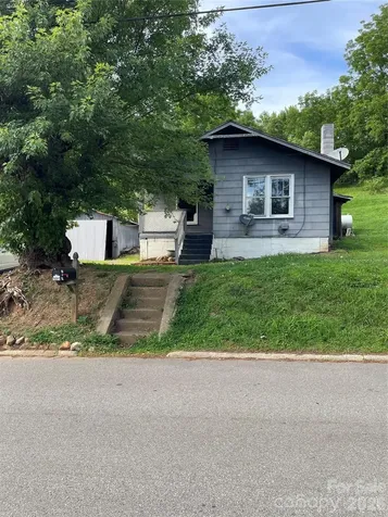 33 Holtzclaw Street Canton NC 28716