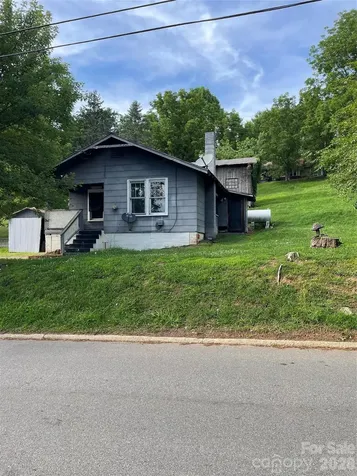 33 Holtzclaw Street Canton NC 28716
