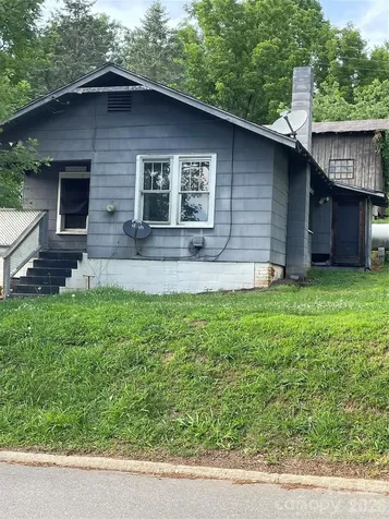 33 Holtzclaw Street Canton NC 28716