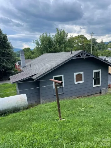33 Holtzclaw Street Canton NC 28716
