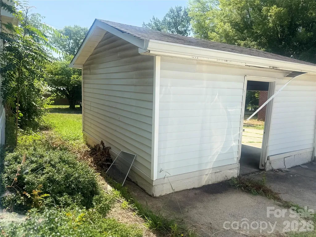 618 S Center Street Hickory NC 28602