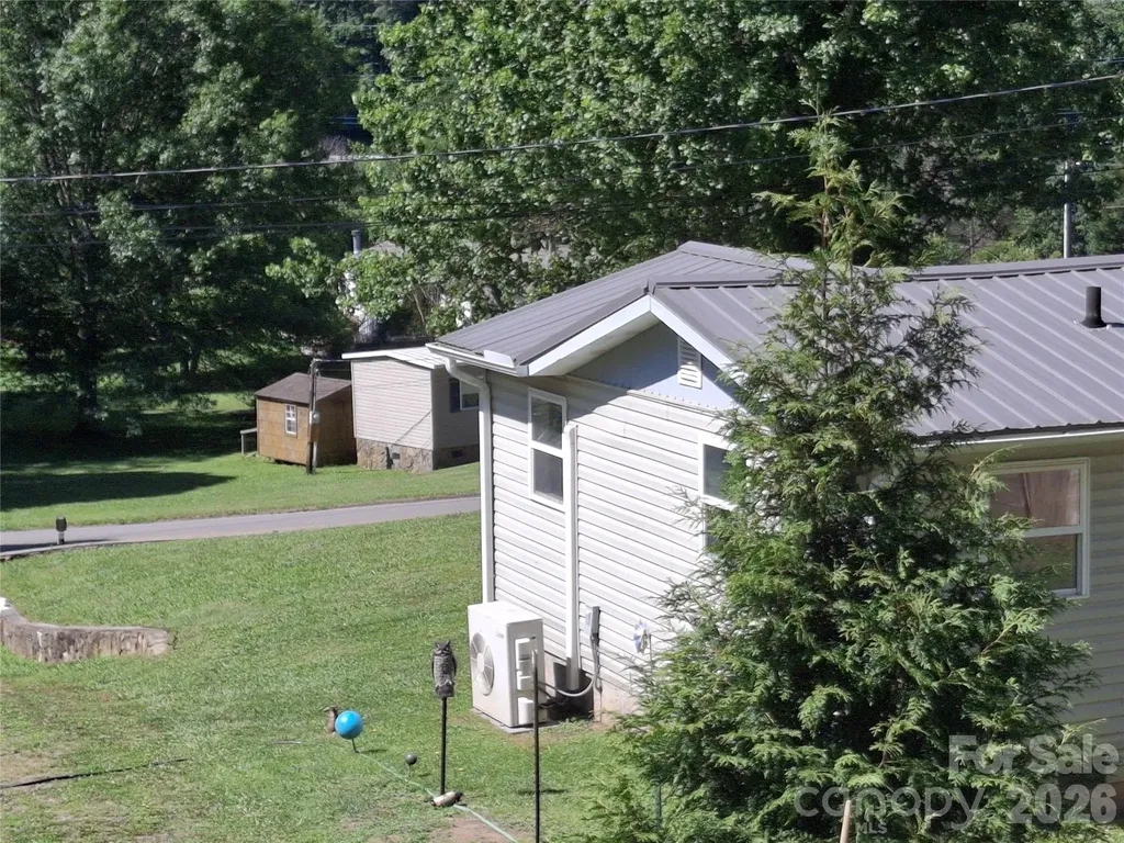 2795 Old Henson Cove Road Canton NC 28716