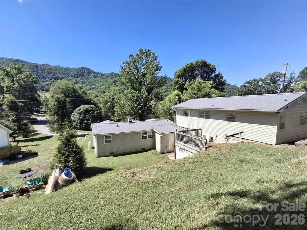 2795 Old Henson Cove Road Canton NC 28716