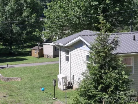 2795 Old Henson Cove Road Canton NC 28716
