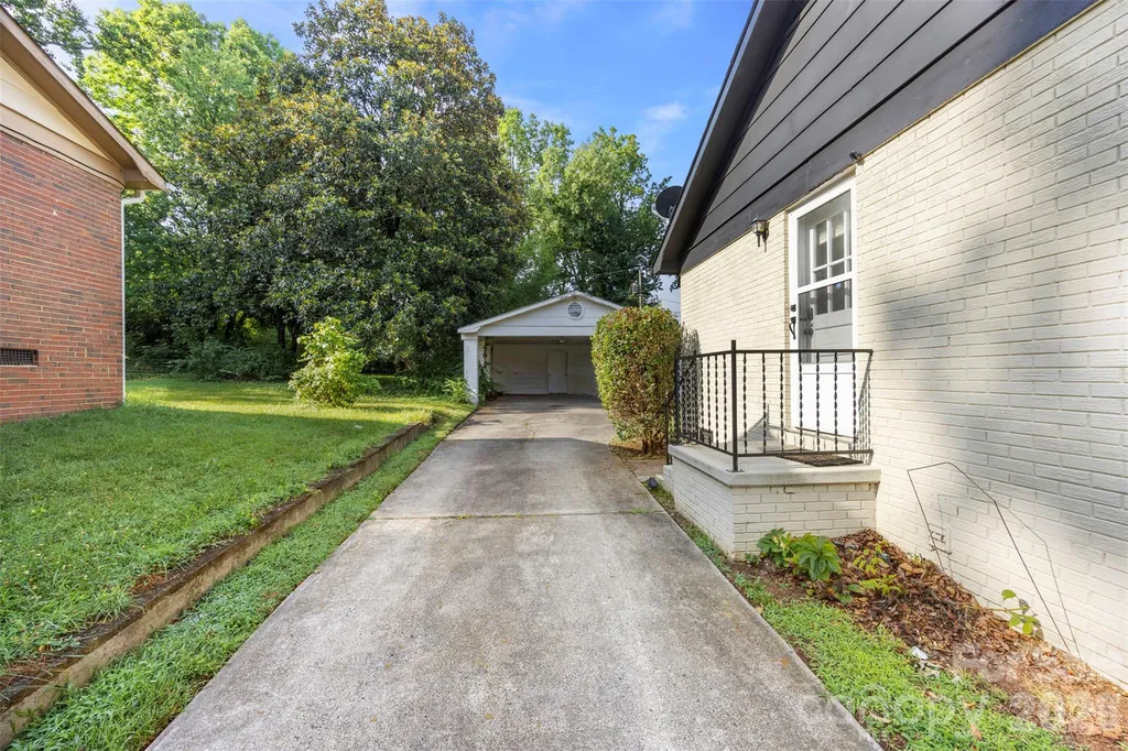 1830 Northbrook Drive Charlotte NC 28216