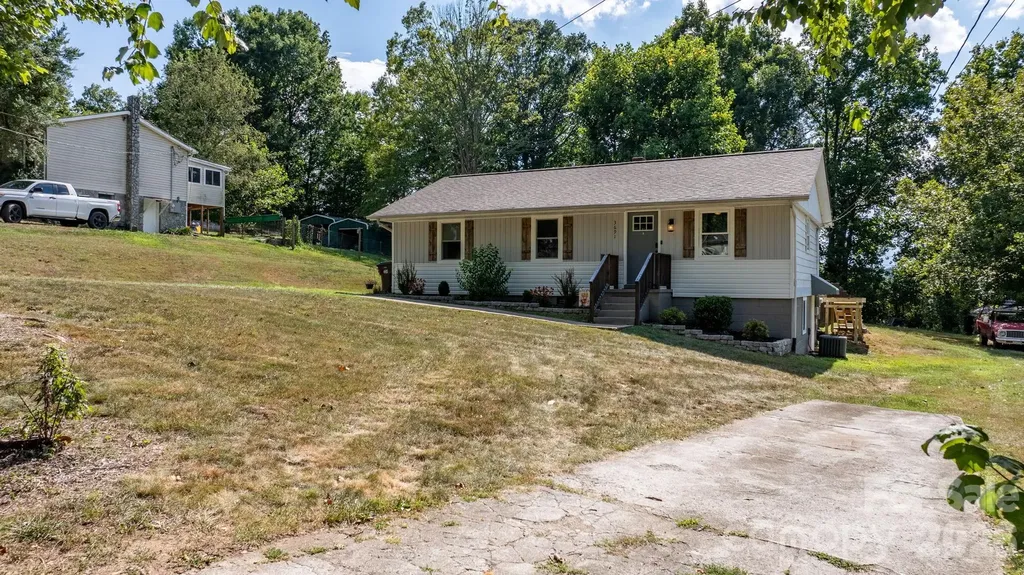 3691 Vantage Heights Circle Lenoir NC 28645