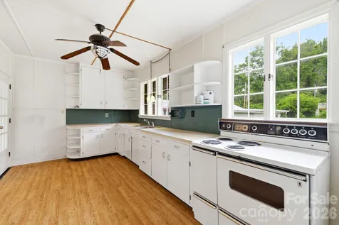 783 Skyland Drive Sylva NC 28779