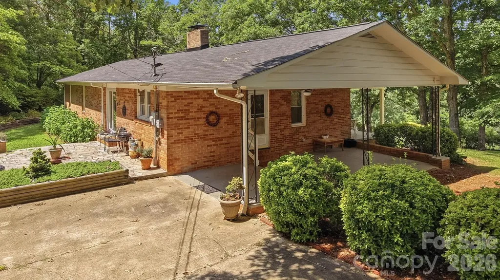 129 Old River Road Marion NC 28752