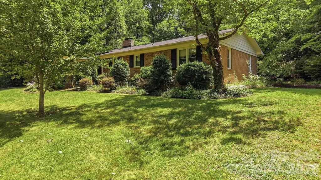 129 Old River Road Marion NC 28752