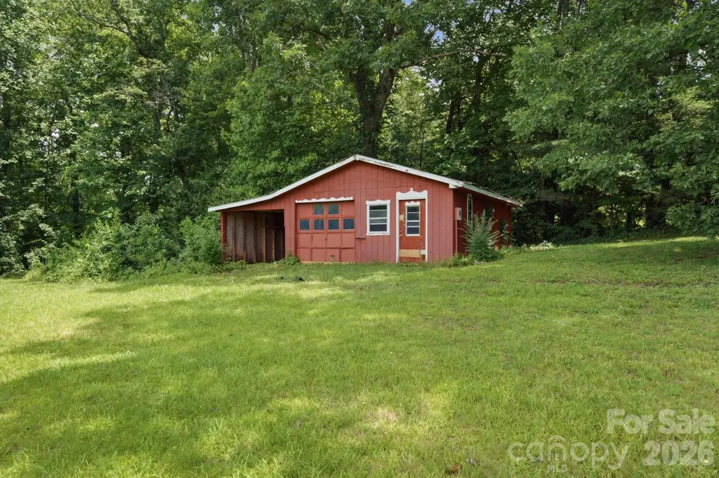 129 Old River Road Marion NC 28752