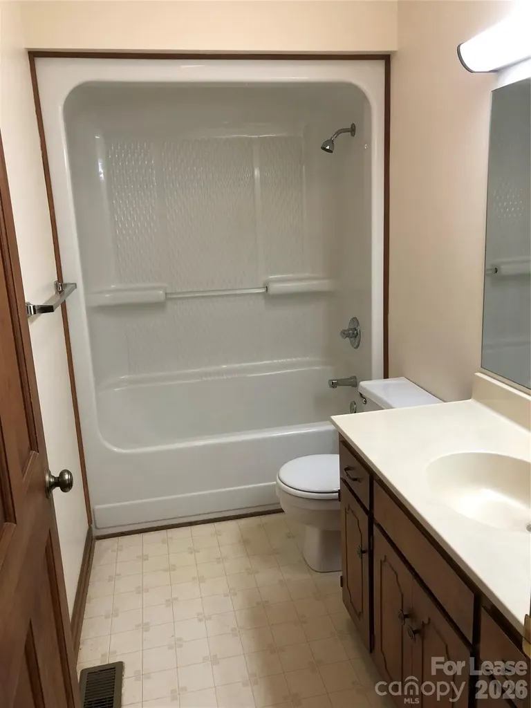 107 Hillcrest Drive Lincolnton NC 28092