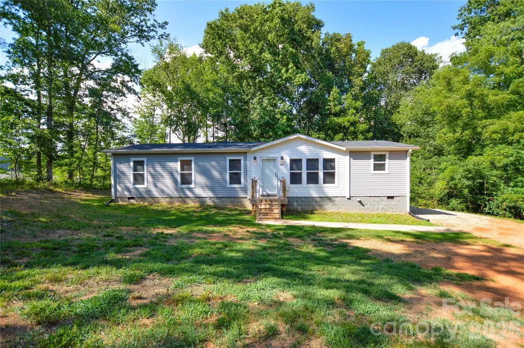 207 Pinehaven Drive New London NC 28127