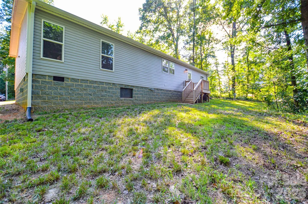 207 Pinehaven Drive New London NC 28127