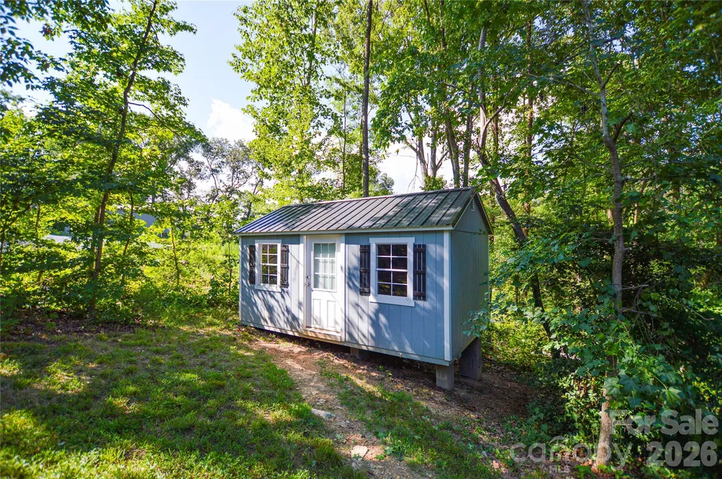 207 Pinehaven Drive New London NC 28127