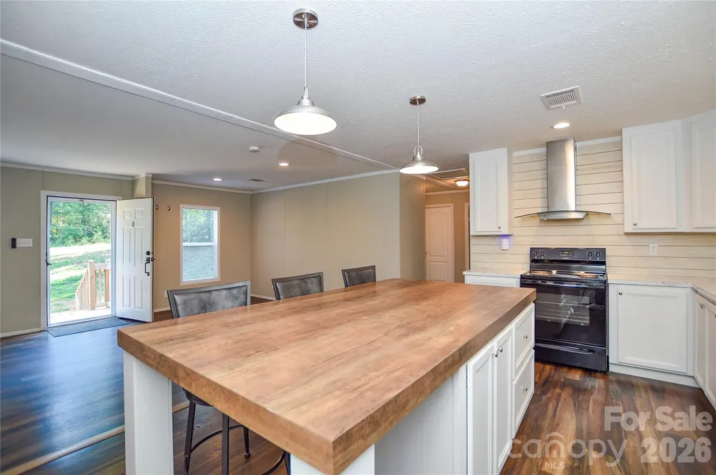 207 Pinehaven Drive New London NC 28127