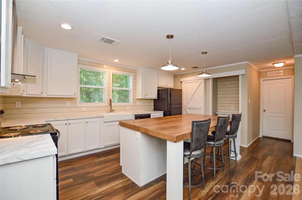 207 Pinehaven Drive New London NC 28127