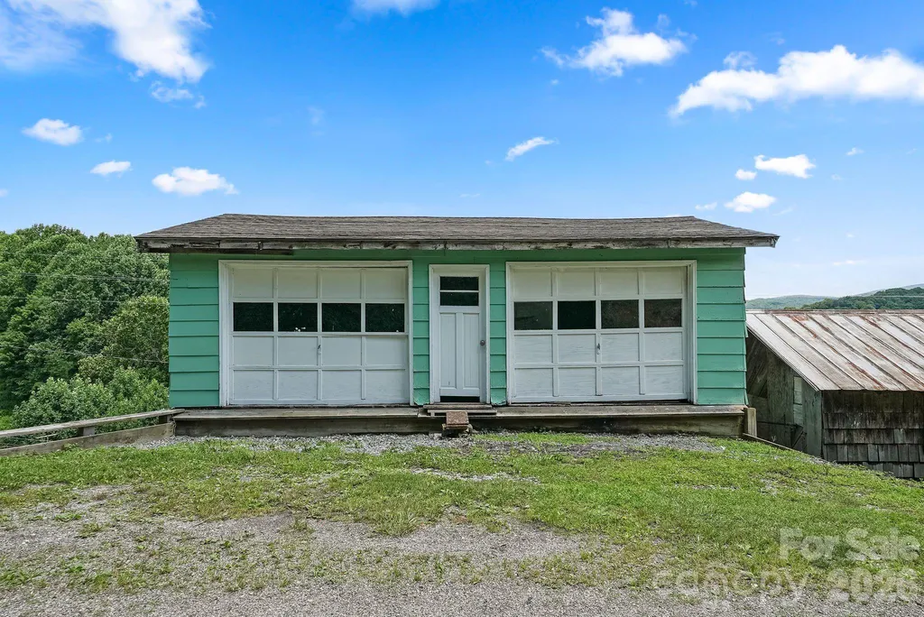 244 Flat Springs Road Elk Park NC 28622