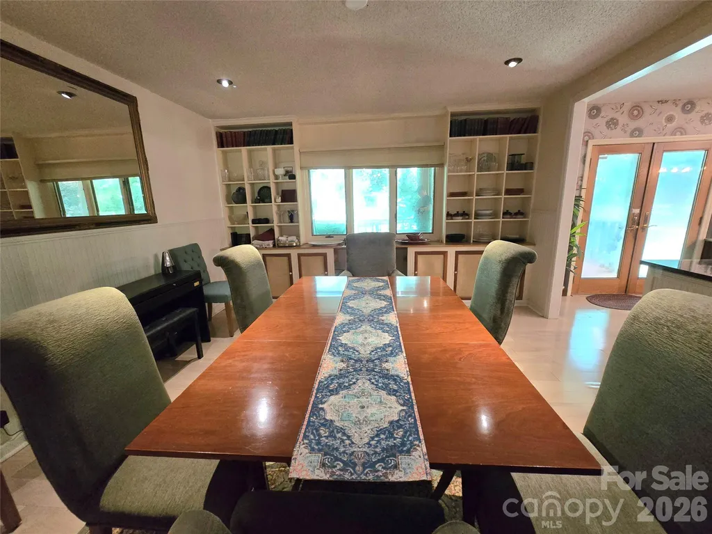 18 Rollingwood Road Asheville NC 28805