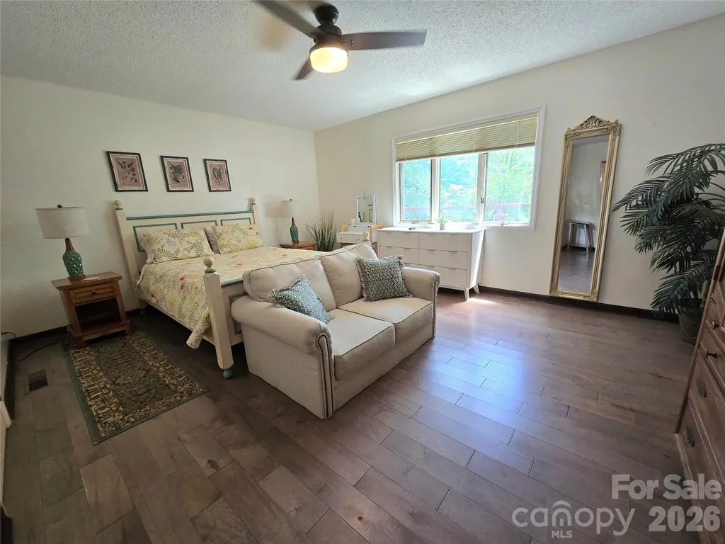 18 Rollingwood Road Asheville NC 28805