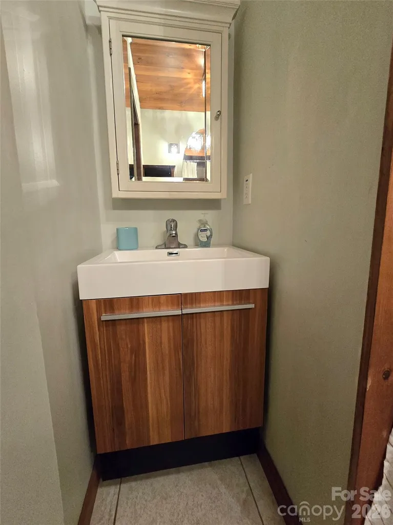 18 Rollingwood Road Asheville NC 28805