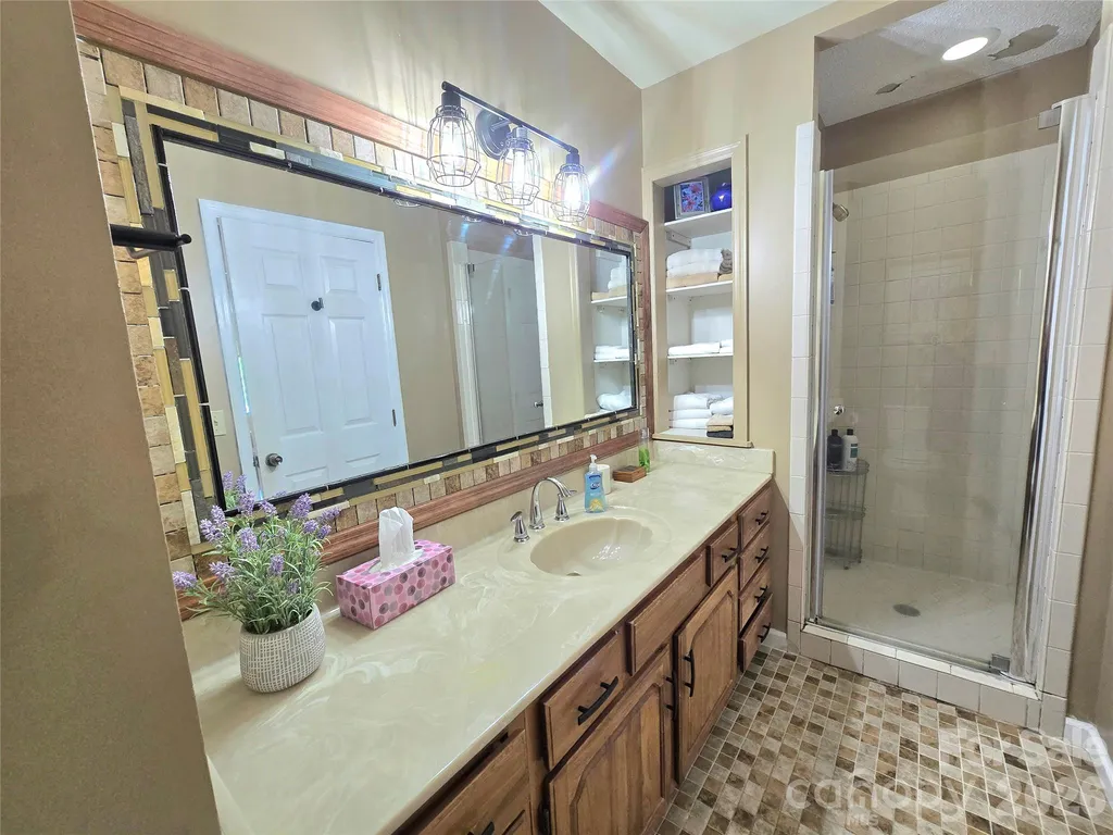 18 Rollingwood Road Asheville NC 28805