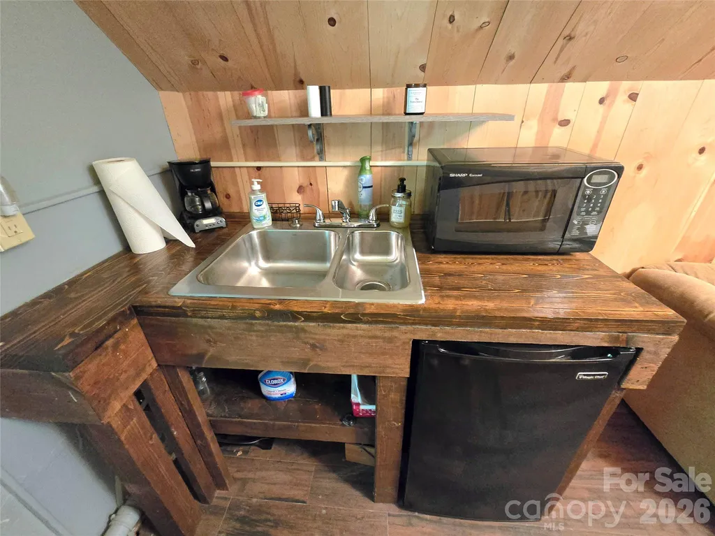 18 Rollingwood Road Asheville NC 28805