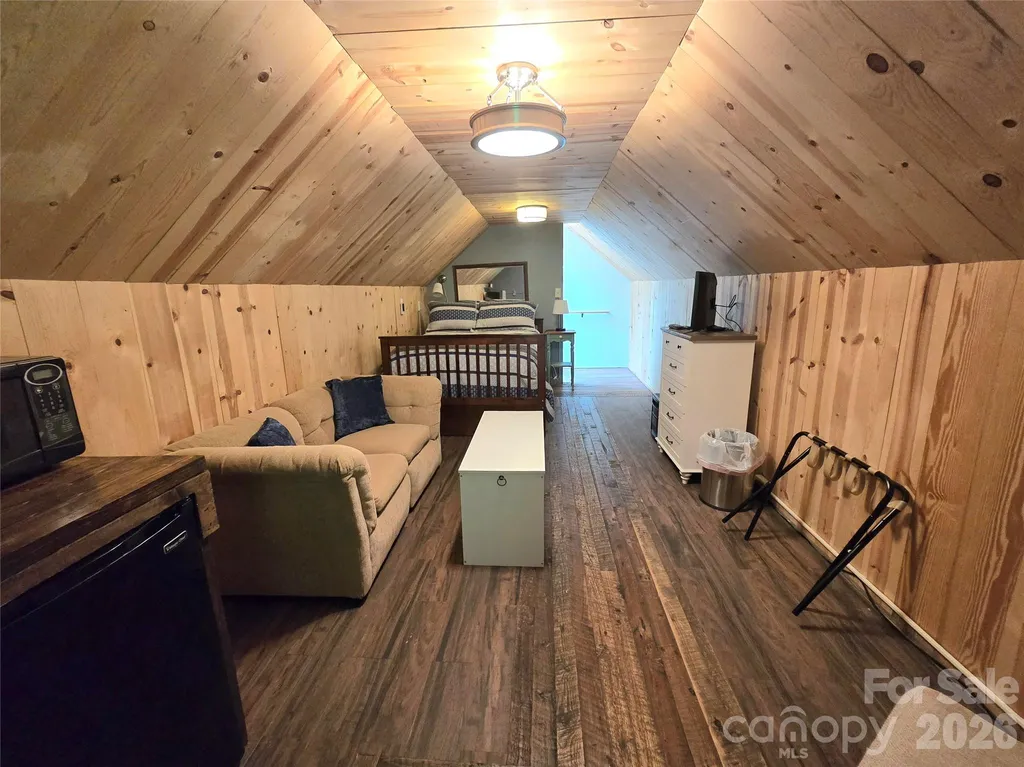 18 Rollingwood Road Asheville NC 28805