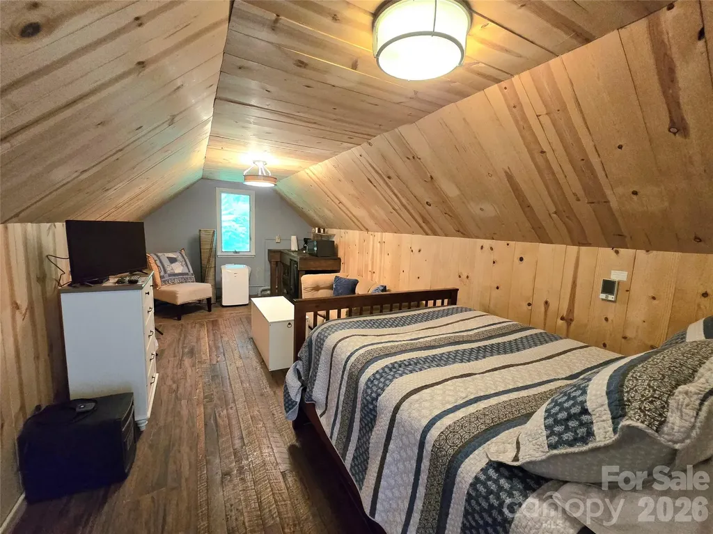 18 Rollingwood Road Asheville NC 28805