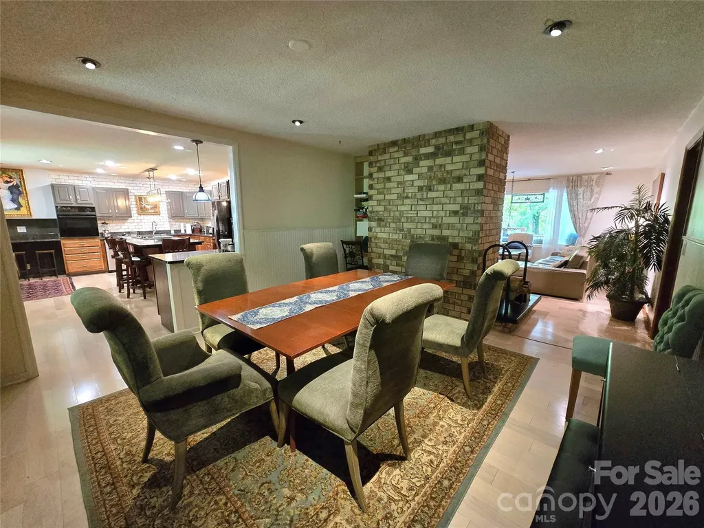 18 Rollingwood Road Asheville NC 28805