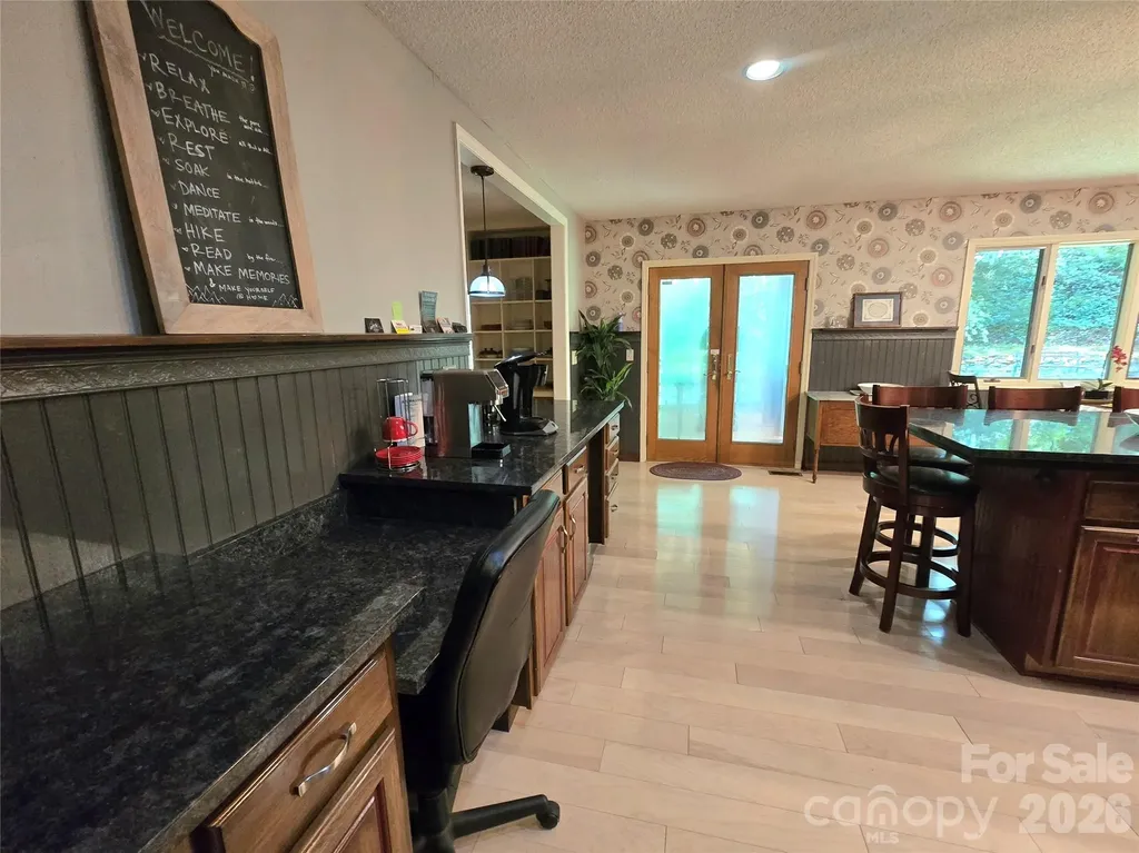 18 Rollingwood Road Asheville NC 28805