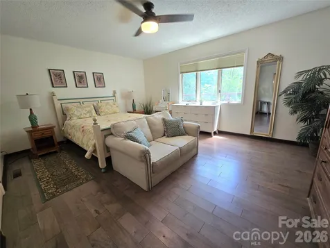 18 Rollingwood Road Asheville NC 28805