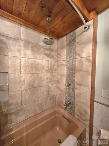 18 Rollingwood Road Asheville NC 28805